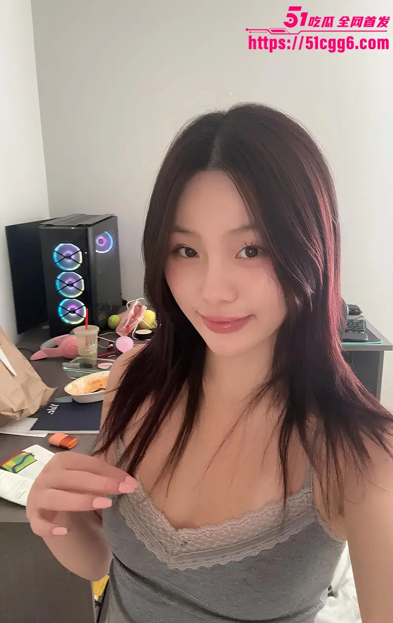 超高颜值网黄博主 soph96719 福利自慰视频合集 白虎粉穴炮机狂插 跪地深喉骑乘猛套尺度拉满! 图1