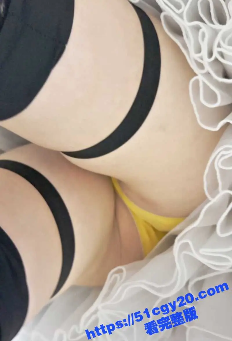 KFC漫展抄底偷拍大曝光 Coser嫩妹裙底风光超诱惑 各种肥穴美鲍 脸穴同赏刺激到炸！ 图6