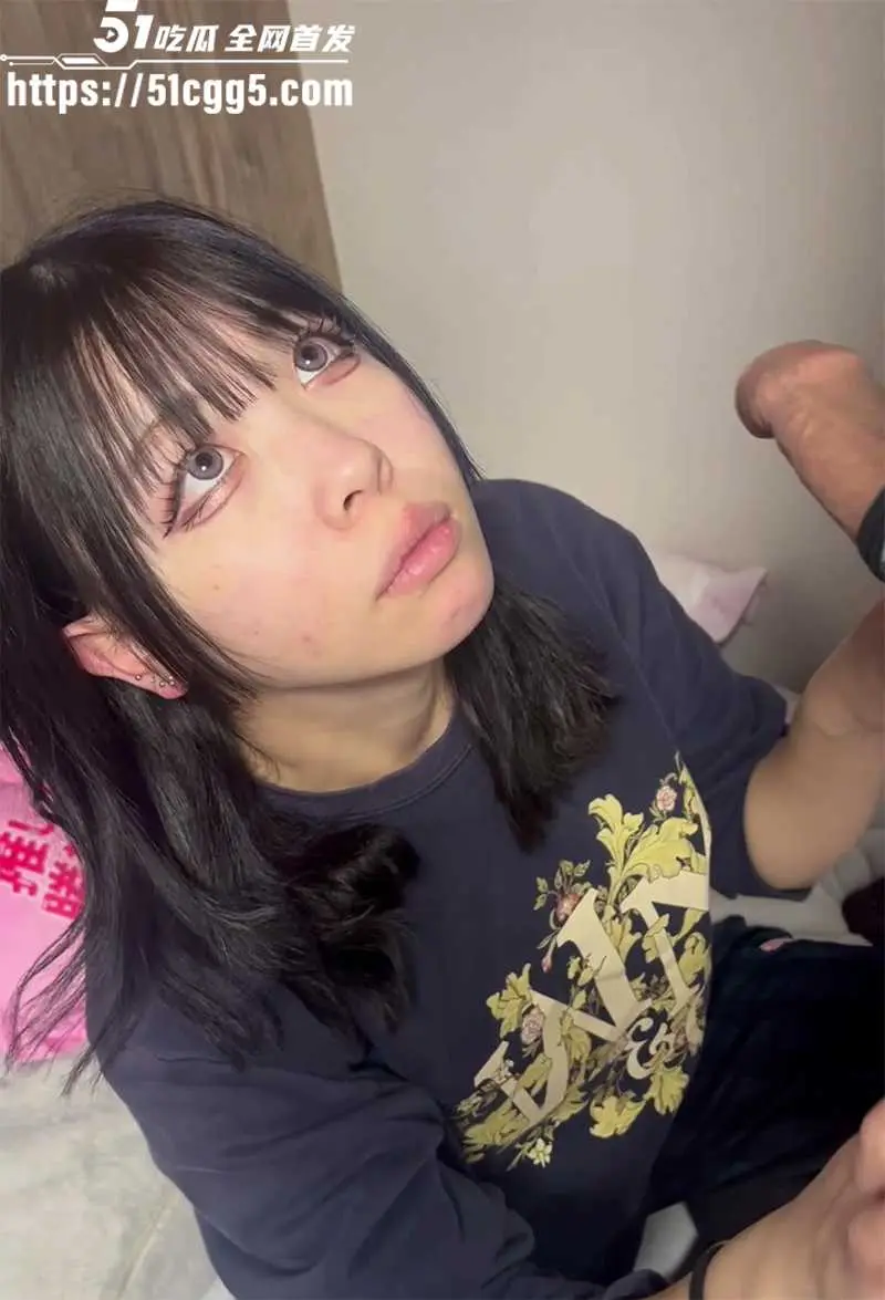 日本清纯嫩妹 约炮合集流出 脸穴同框跪舔深喉 肥鲍大开捅到失神 平胸算啥骚到骨子里照样玩屌无数! 图2