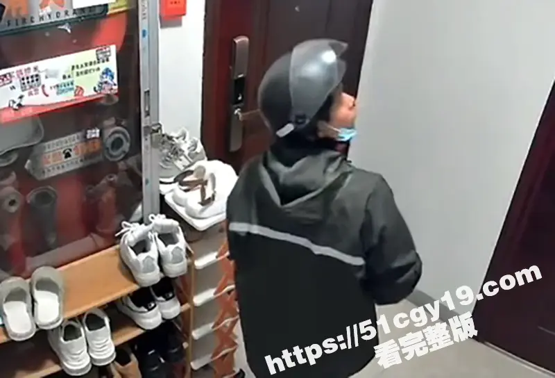 南通拆迁房小区 半夜惊现变态男 蹲守民宅狂舔女户主高跟鞋 五分钟监控视频流出! 图3