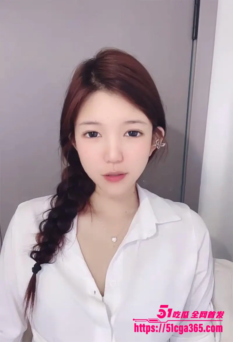 顶级绿播女神 小喵饼饼 下海裸舞首秀!淫骚身姿摇晃爆乳 褪内裤露茂盛小穴 完美肉体等你舔屏! 图4