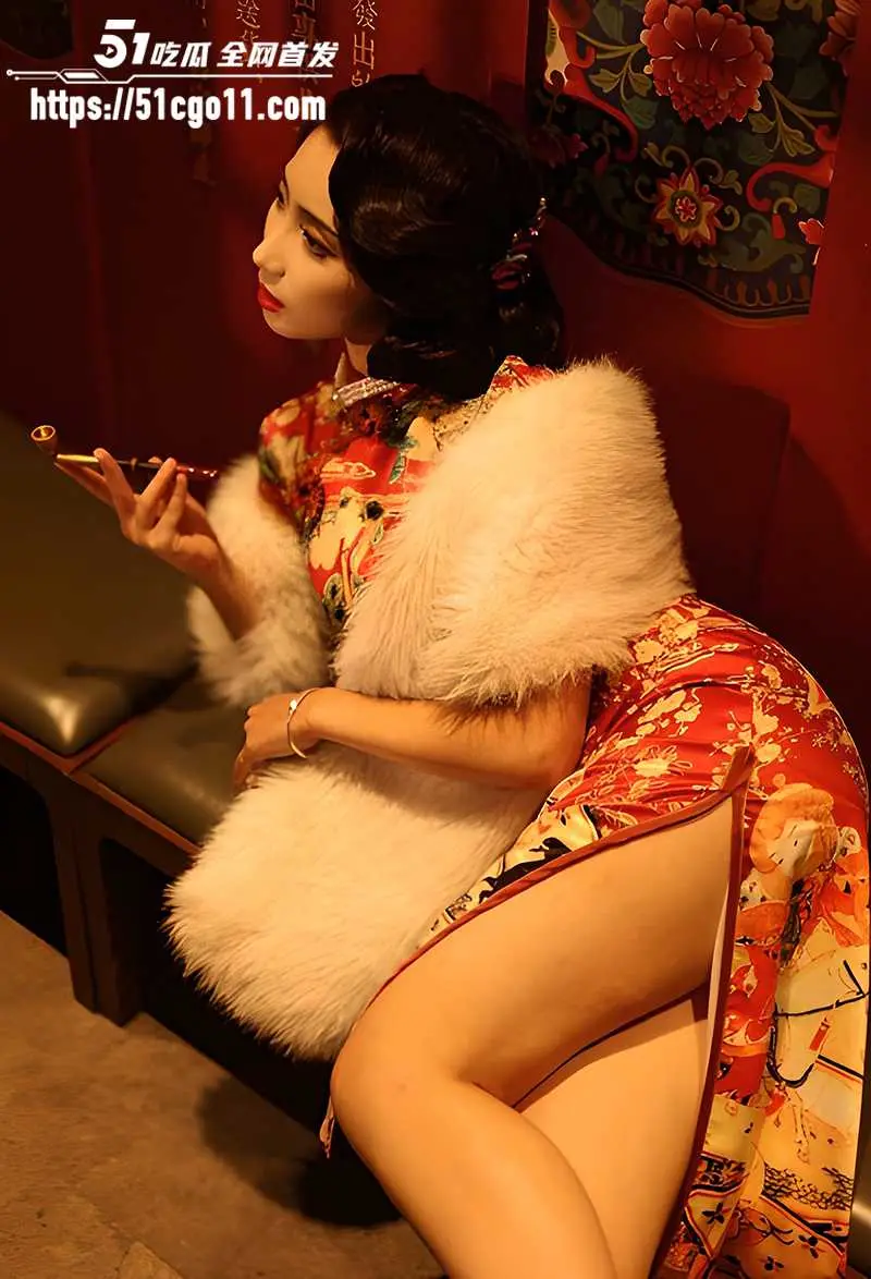 昆明冷艳人妻 李佳纯 调教私拍 露脸舔屌足交榨精 被炮友绑床狠操 纯纯母畜 图3