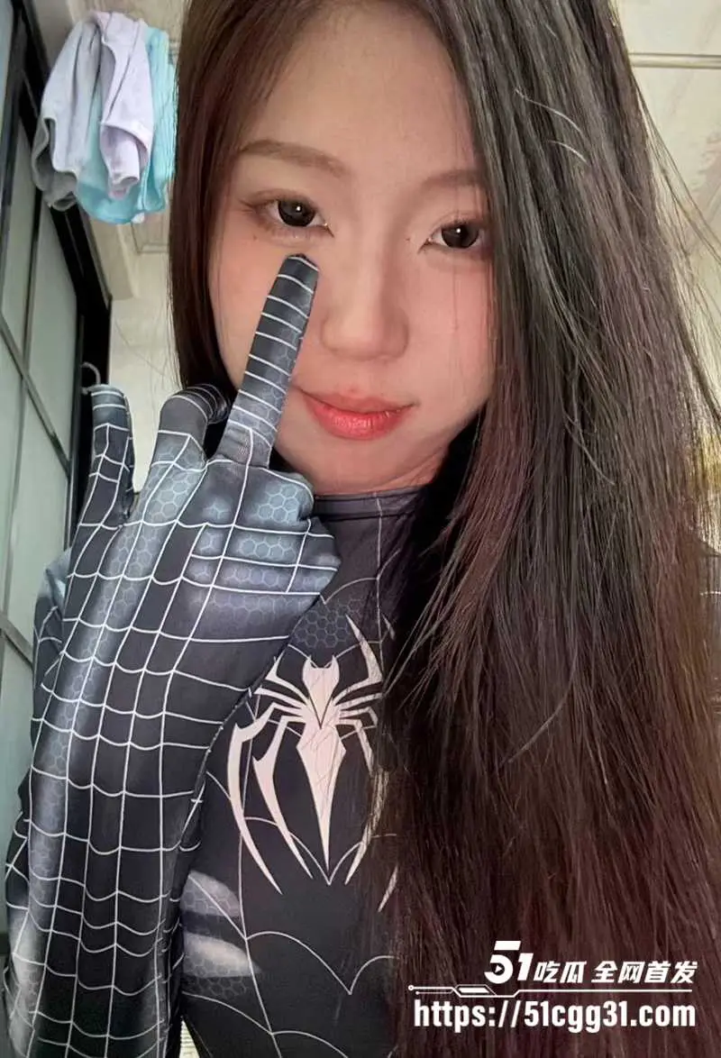 超美阿黑颜女神付费淫片流出 天生贱骨母狗彻底解放 露脸阿黑颜浪叫爸爸 乳交撸管风骚炸裂 堪称天选肉便器! 图3