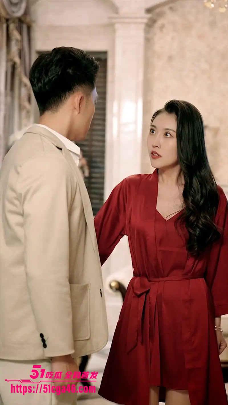 擦边短剧《都市逍遥王》刚打开门就看到女友和别的男人在？心灰意冷的男主意外绑定宇宙最强升级系统！ 图3