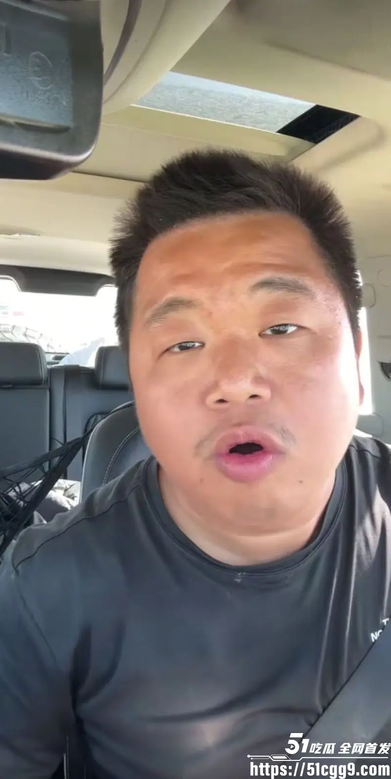 抖音2600万粉丝旅游大V 蓝战非 南非绑架内幕揭秘 黑人小哥持刀劫持5小时 强行取精撸网贷！ 图3