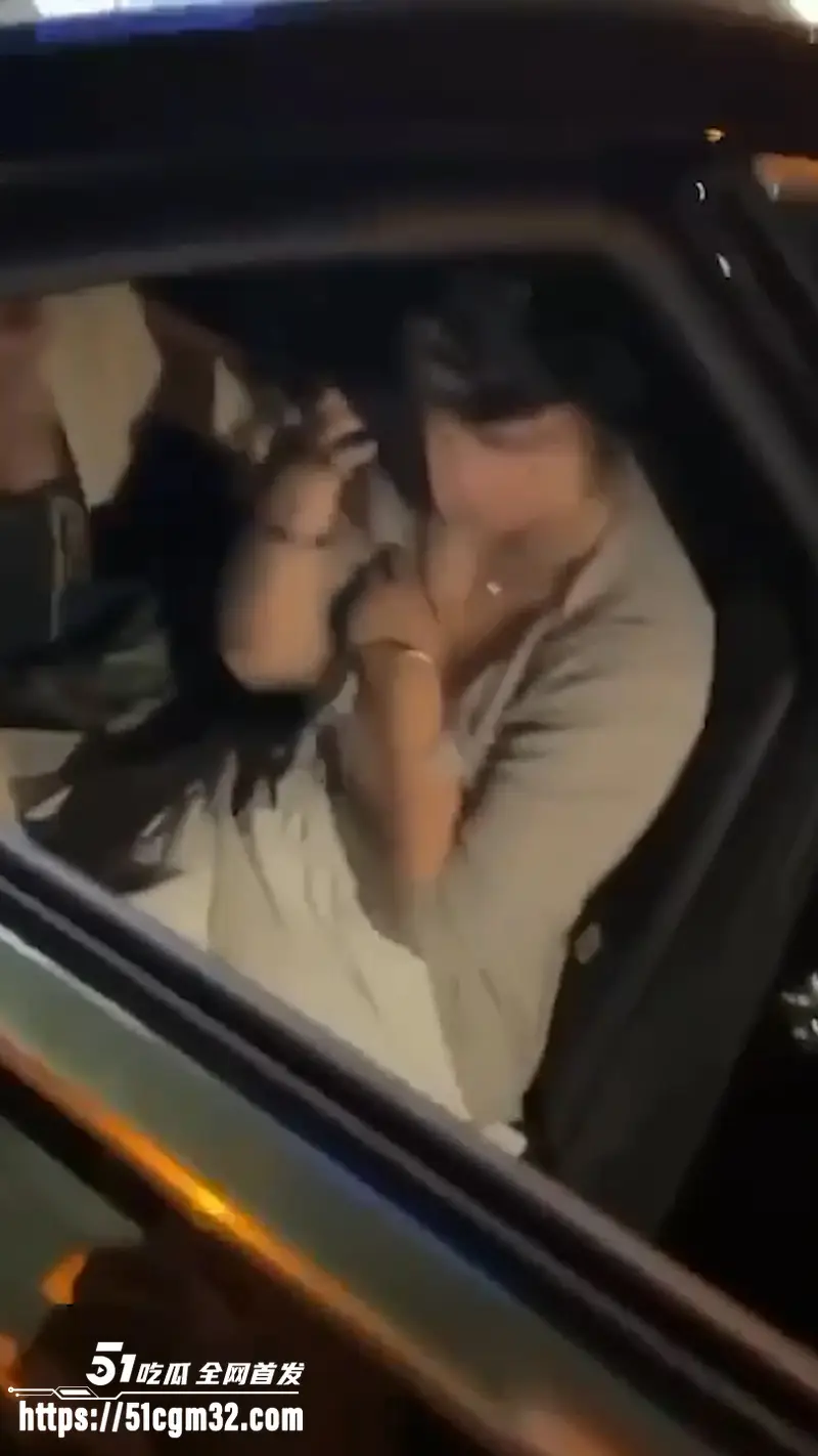 老公开原配的车载小三出行 被原配马路堵死当场抓奸 街拍视频刷爆本地朋友圈! 图5