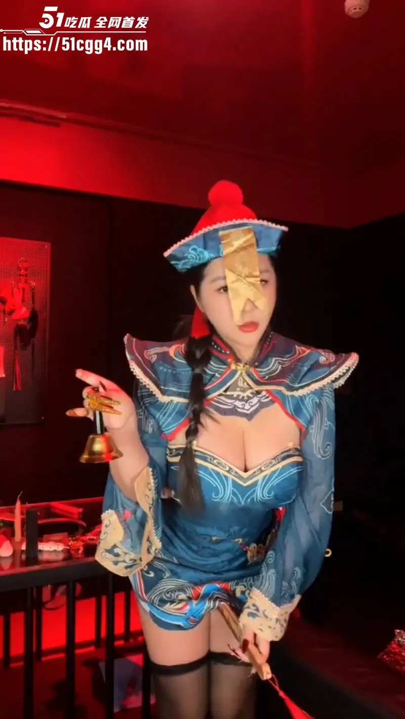 高颜值巨乳福利姬 小王同学 万圣节定制作品 化身女僵尸震动棒擦边自慰 丰乳肥臀实在是太诱人了! 图1