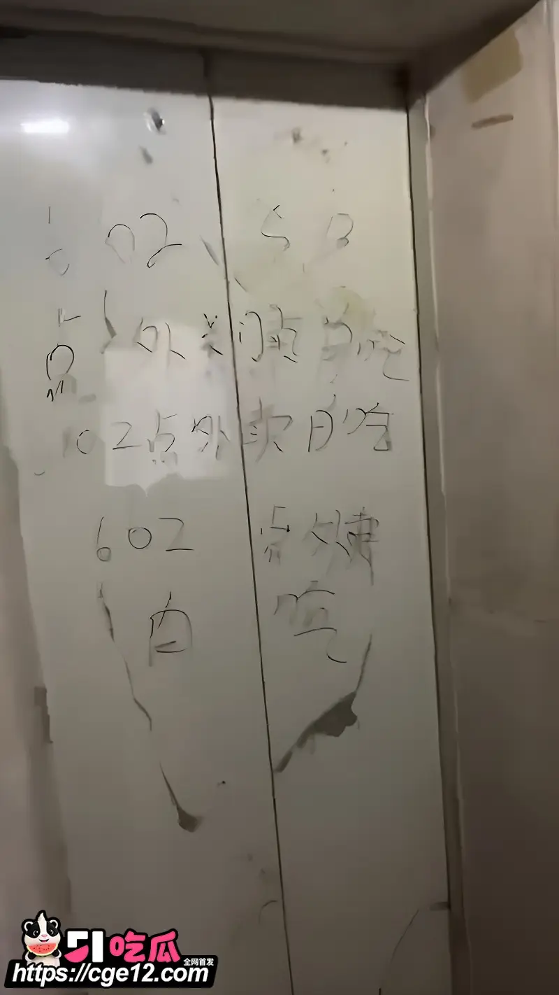 外卖小哥被投诉扣钱 拿502胶水涂门锁报复 楼道留言全是别送 还敢白吃? 图7