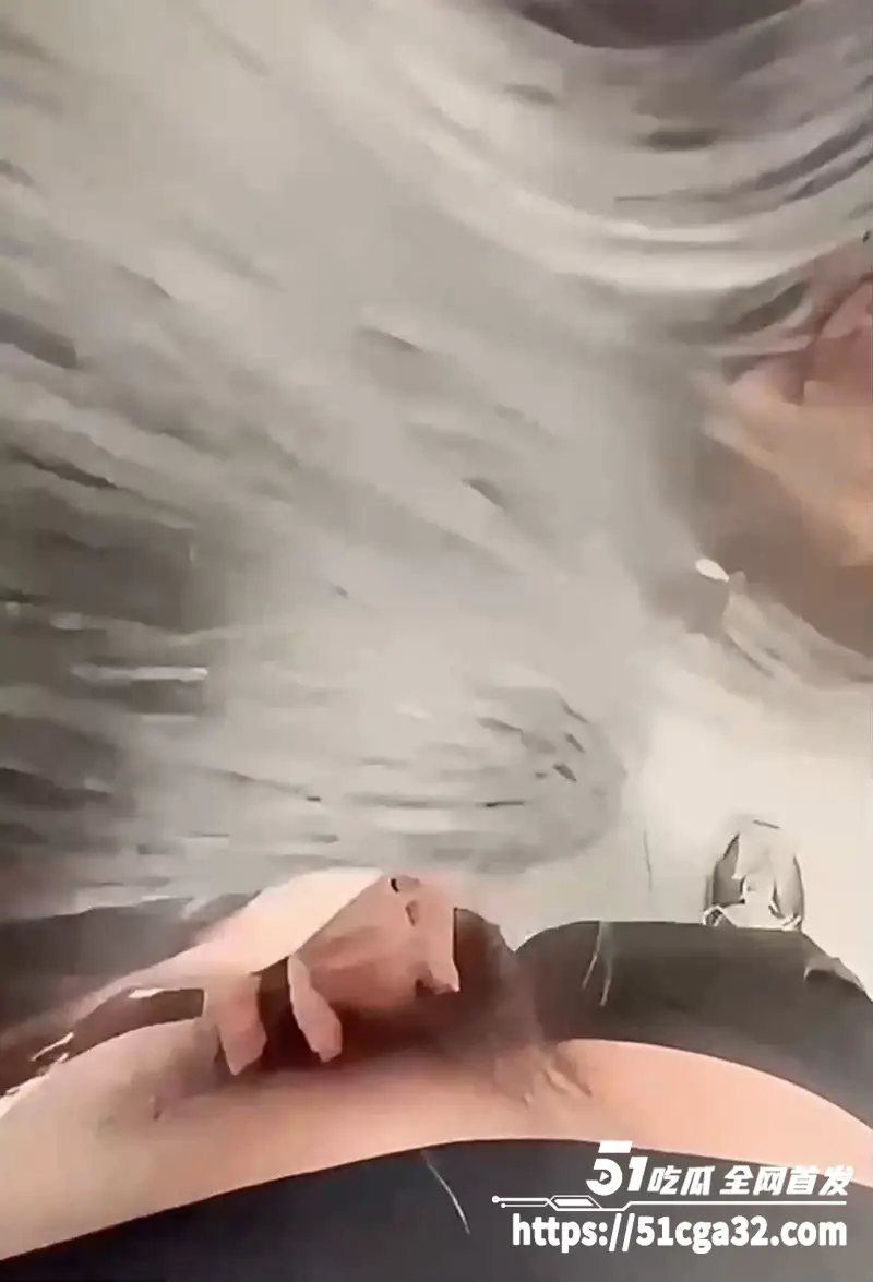 瓜友商场试衣间偷操清纯小姐姐 口交后入超刺激 回家继续打桩爆操 小骚货被操到求饶直喊爸爸！ 图3