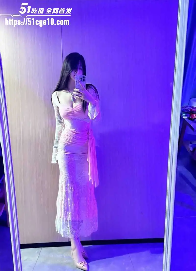 高颜值性瘾美少妇 离婚后疯狂纵欲放飞自我 炮友成群堪比公交车! 图3