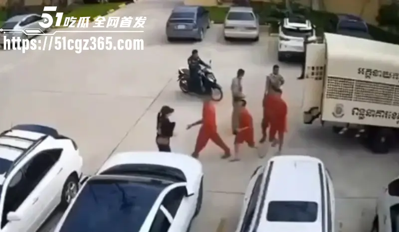 柬埔寨劫法场现场视频!黑衣大嫂一人一枪为爱冲锋 单枪匹马勇闯法场救男人 情深意重轰动全网! 图7
