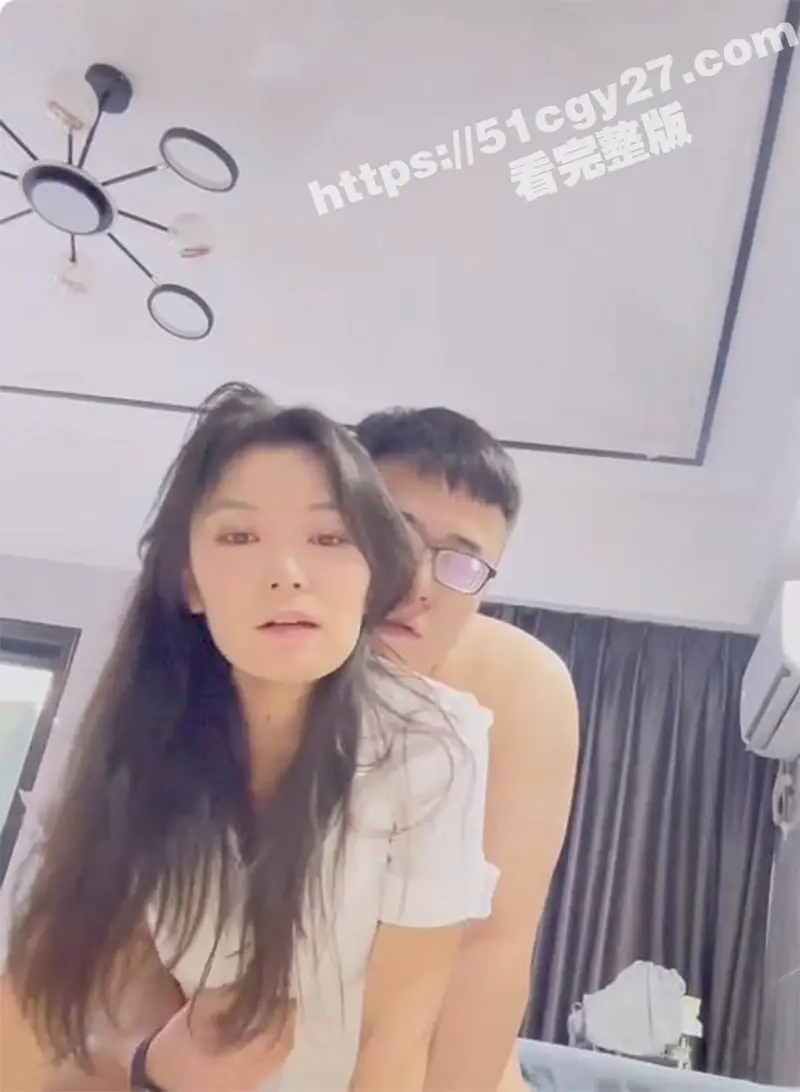 成都公务员 王心萍 背着老公在外面偷情 做爱视频火爆流出 口交骑乘后入爆操 反差骚态欲到爆！ 图3