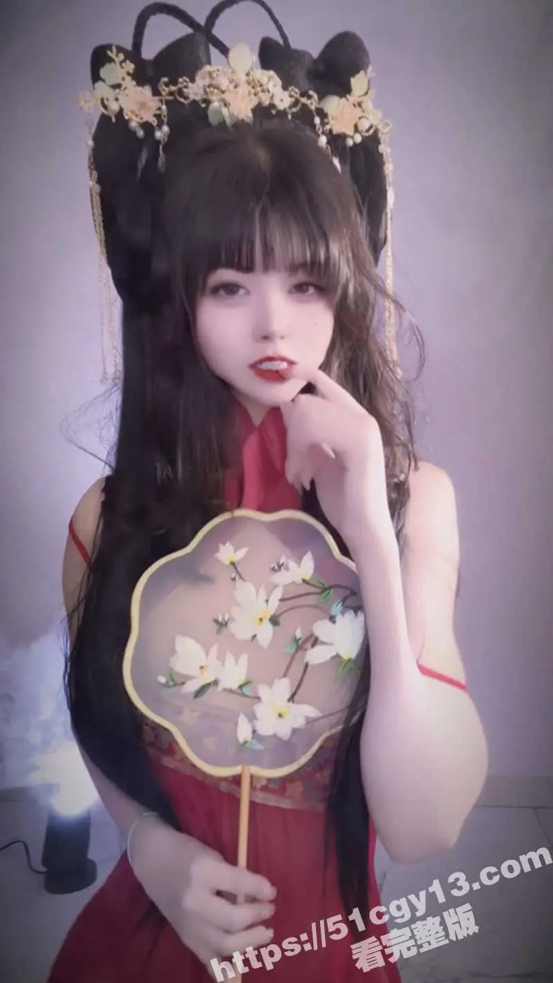 推特人气萝莉 贝璃珞 最新福利激情骚舞合集 各种情趣制服COS装抖音风热舞 诱惑满满! 图4
