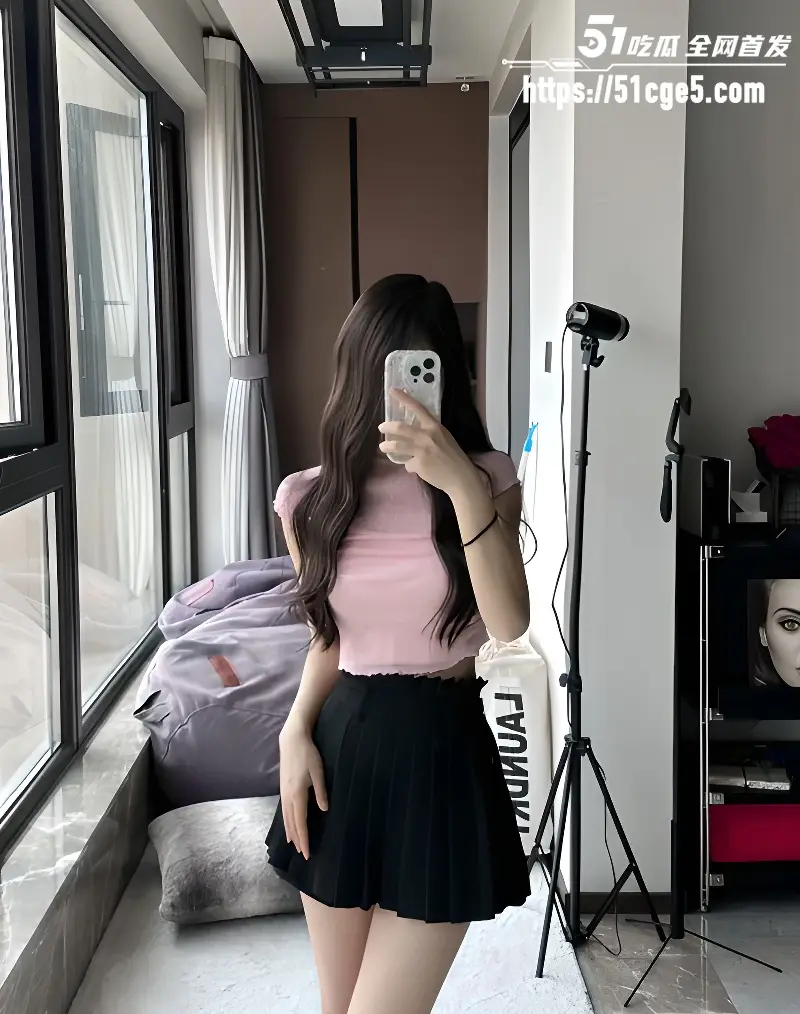我的枪好长 与桃子女神的周日晨炮 酒店多体位交缠 修长美腿比例逆天! 图3