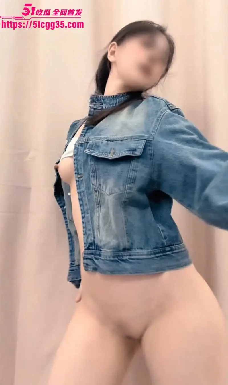 专业科班舞蹈生 小乔 定制裸舞视频 皮肤白皙透亮如瓷 马步劈开时气场拉满到犯规! 图1