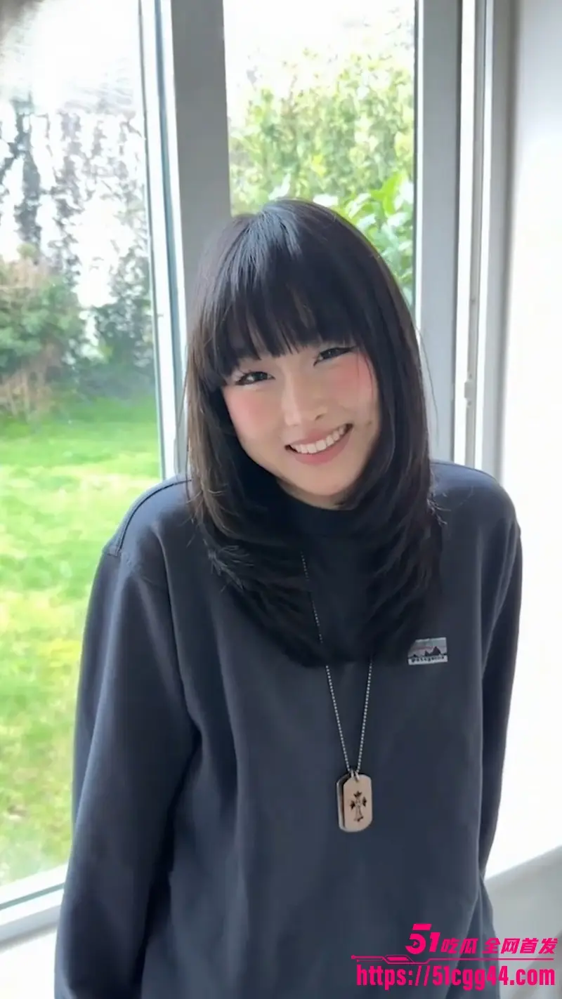 推特微胖女神 噗噗 春节后首次约会 委屈巴巴小眼神让人心动 回到旅馆大鸡巴猛怼喉咙 深喉吞精到失神！ 图1