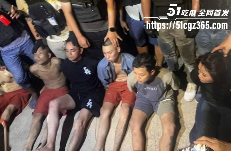 柬埔寨劫法场现场视频!黑衣大嫂一人一枪为爱冲锋 单枪匹马勇闯法场救男人 情深意重轰动全网! 图11