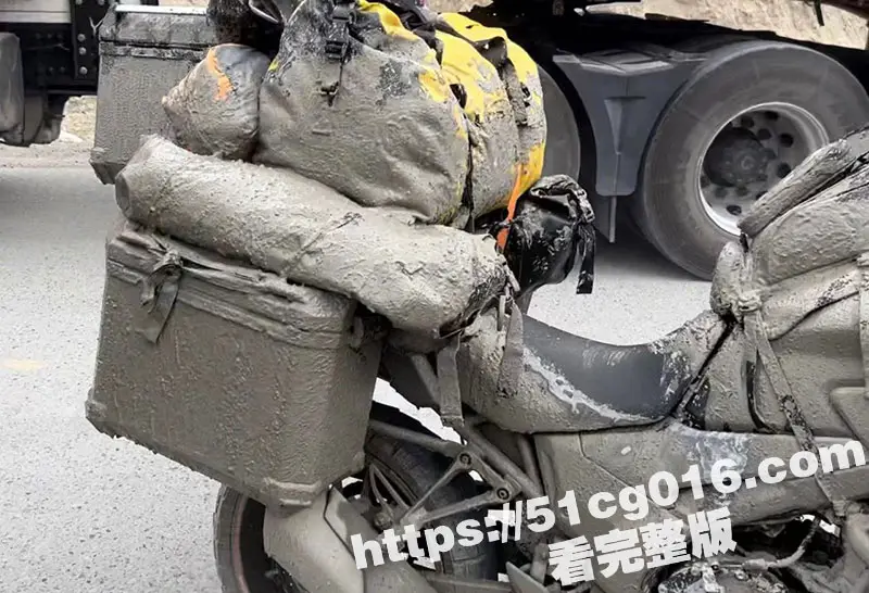 坦克300女车主在219国道故意溅摩托车一身泥!被截停后拒绝下车 还委屈哭着寻求民警的保护! 图13