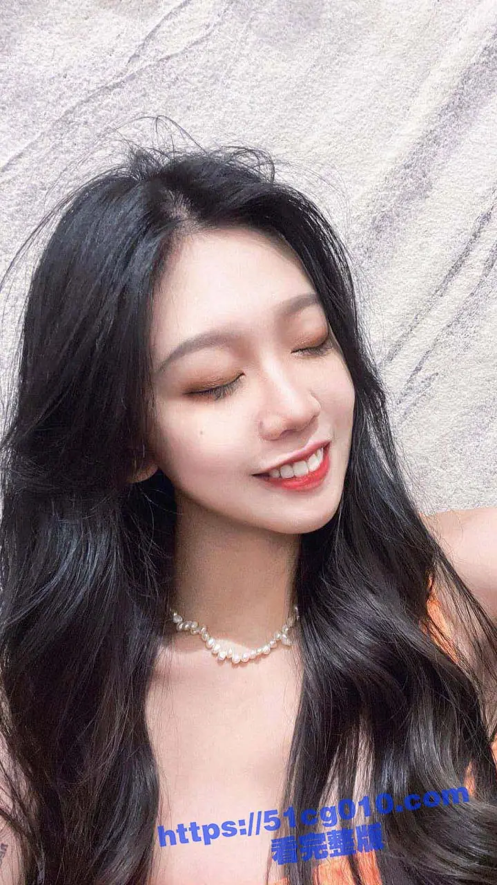 开奔驰的极品人妻 被着老公偷偷去情人家打炮 极品颜值 丰臀巨乳 建议收藏! 图1