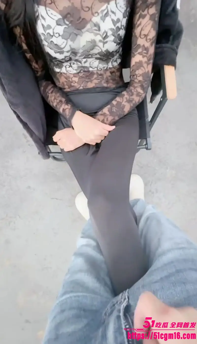 海角乱伦博主淫腿女神小姨子 情趣瑜伽裤拉链一开直接后入 白浆裹棒无套狂射 图1