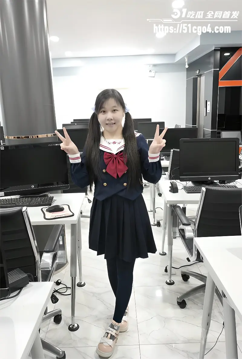 抖音媚黑网红 冰凌紫萱 挑战黑人肉棒 化身母狗各种服务侍奉 全程媚眼如丝浪叫不止 图6