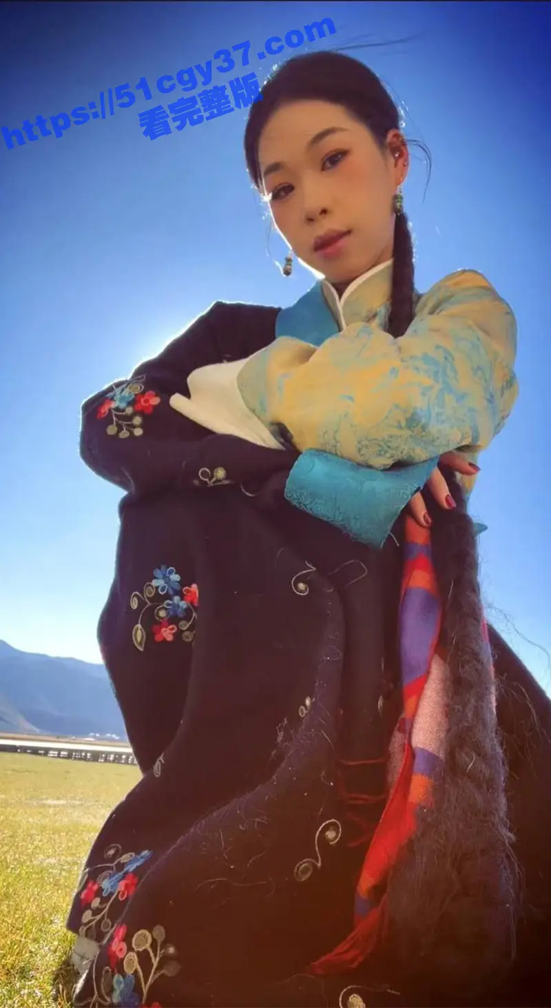 抖音火辣身材小众博主 ooo2 自拍啪啪合集流出 丰满肥臀被道具塞肛后入 引爆高潮! 图2
