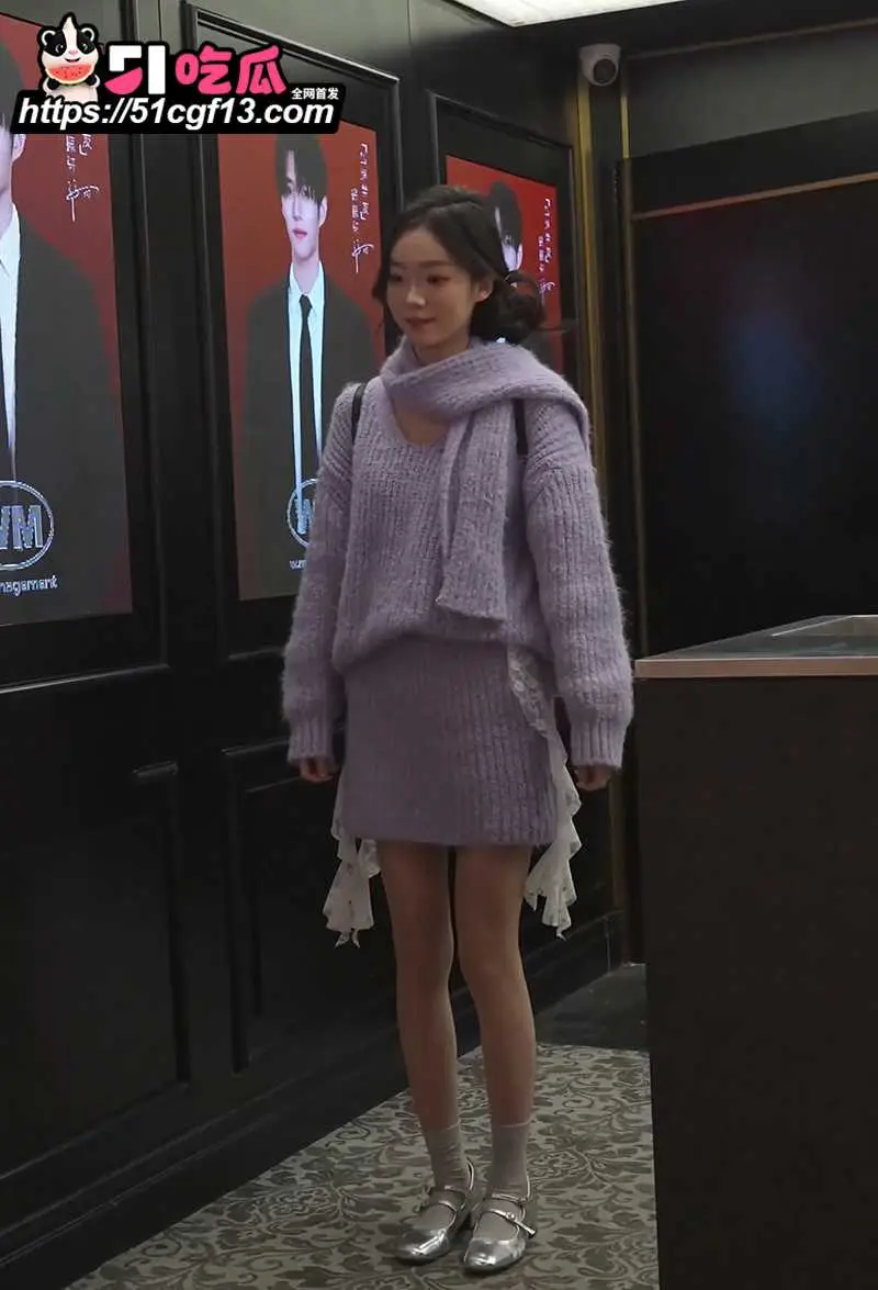 顶点大师系列 跟踪抄底美女少妇 贴身怼拍肉丝半透内裤 肥臀穴缝一览无余 图4