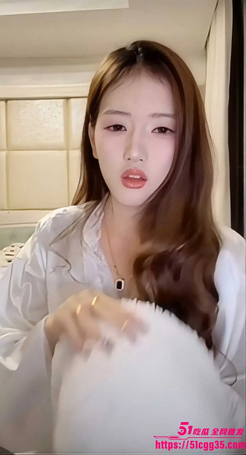 抖音网红闪现露点合集 多位美女为博流量极限擦边 春光乍现极具视觉冲击! 图2