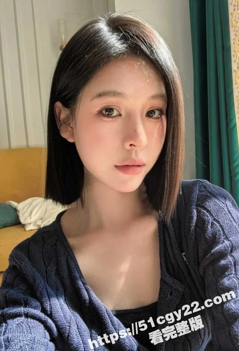 职业学院美女新生 被主人插嘴掌掴无套爆操 露脸劈腿掰逼自慰 纯纯精盆母狗! 图1