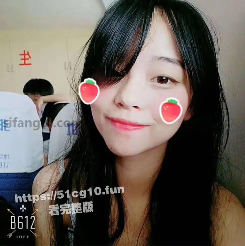 清纯美女「佳琪」性爱私拍泄密流出，稚嫩可爱萝莉骑乘放浪不羁，人小奶大粉嫩骚逼 图1