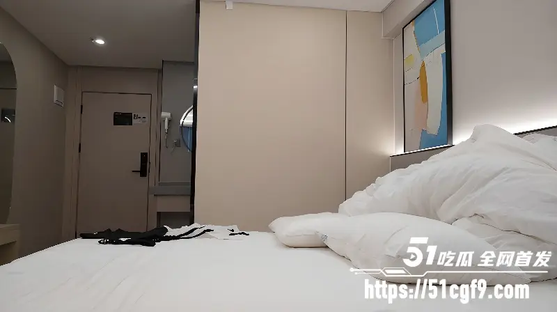 探花小马 约操符文外围妹 穿渔网袜疯狂泄欲 多姿势猛操全程浪叫 图1