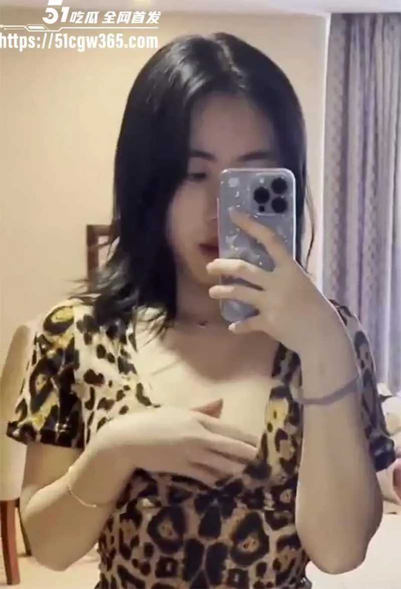 白嫩健身网黄 悲哀小狗 付费合集流出!清冷少女上演极致反差 玩假屌深喉狂插自慰 阴蒂痉挛潮吹喷汁 状似淫兽骚浪入骨! 图1