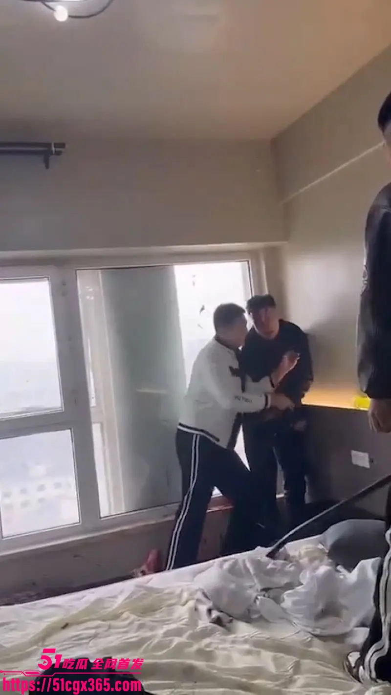 吉林长春万达公寓血案!快手甜妹带头拍摄视频 精神小伙冲进房间双人捅死 一死一抢救无效 狠到头皮发麻! 图6