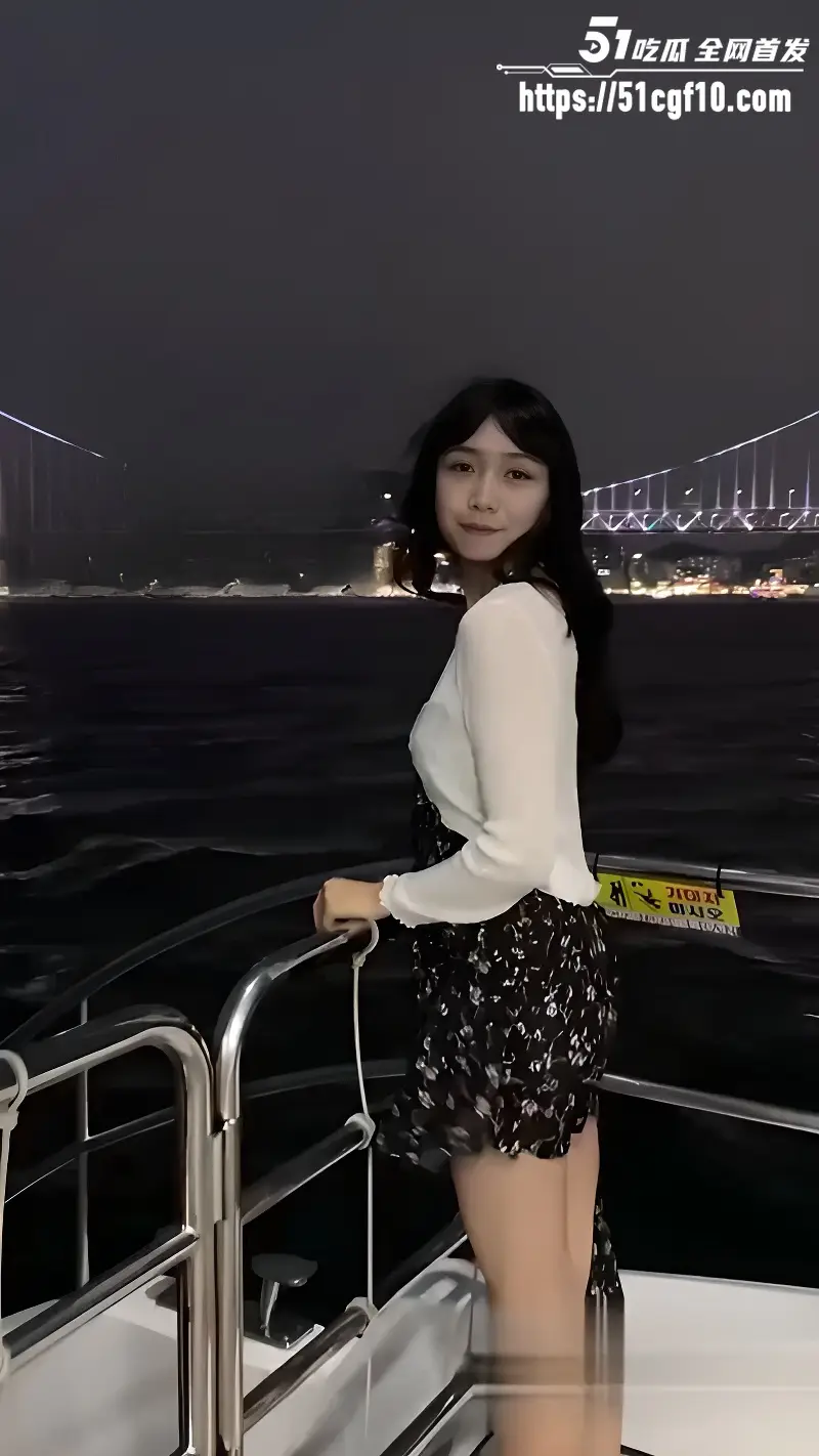 大长腿机车博主私密视频外流 露脸直视镜头深喉吞吐 口活不输AV女优! 图4