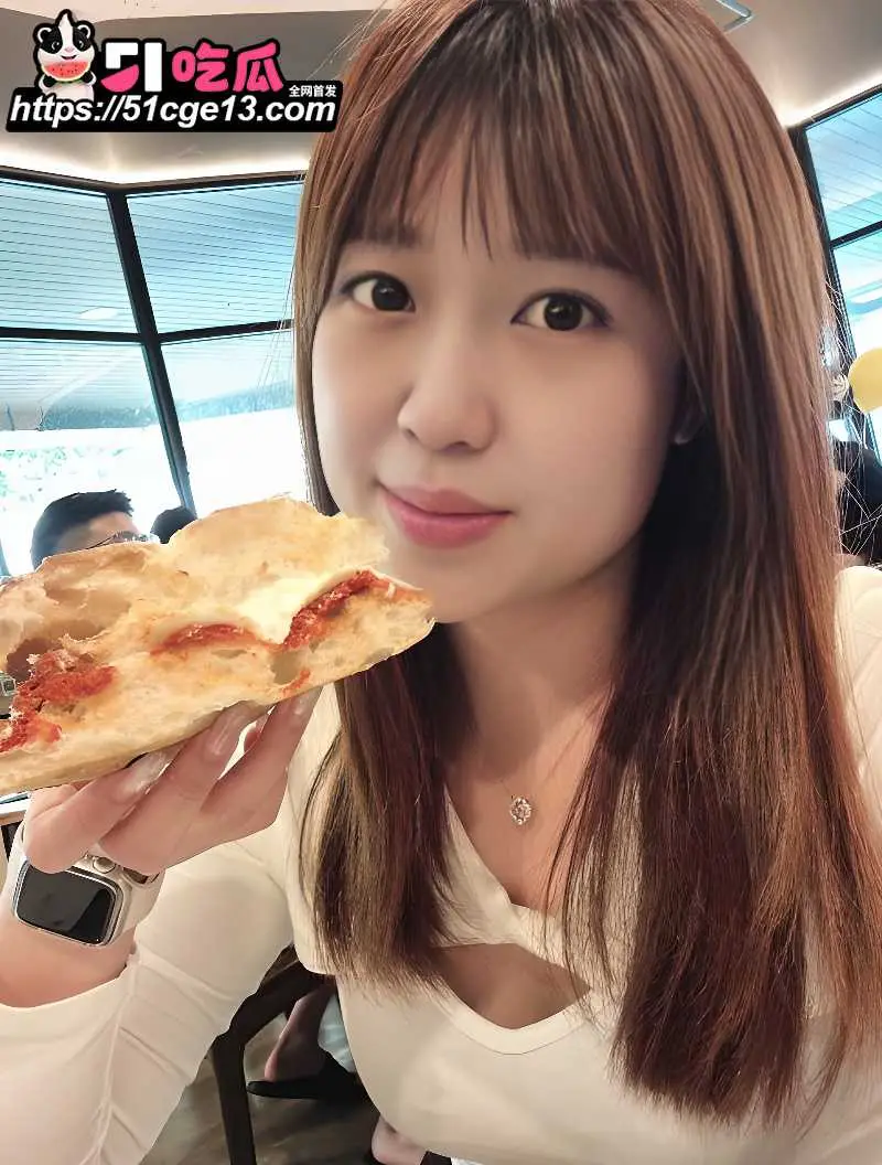 高颜药剂师 EshanWong 性爱视频流出 酒店露脸自拍后入打桩 镜前害羞浪叫超爽 图2