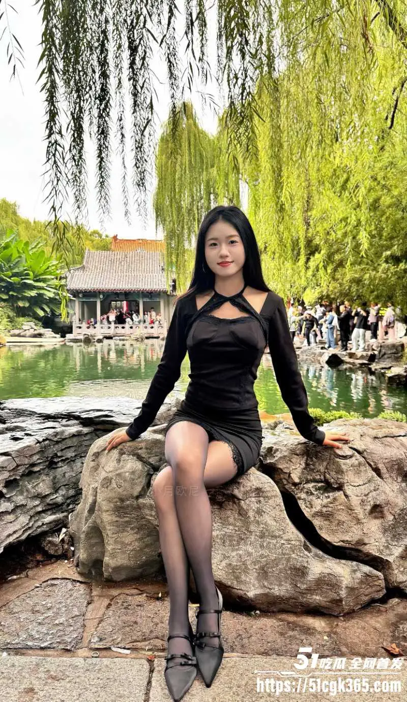 乱伦大神 善良的小嫂子 调教饥渴嫂子 咬着大哥已经射满的套 把精液当润滑油用！ 图1