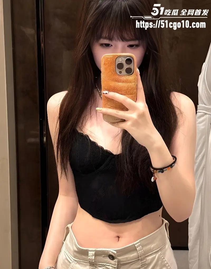 清纯甜妹不雅私拍 可爱女大露脸口交狂舔蛋蛋 被操到求饶彻底征服 图1