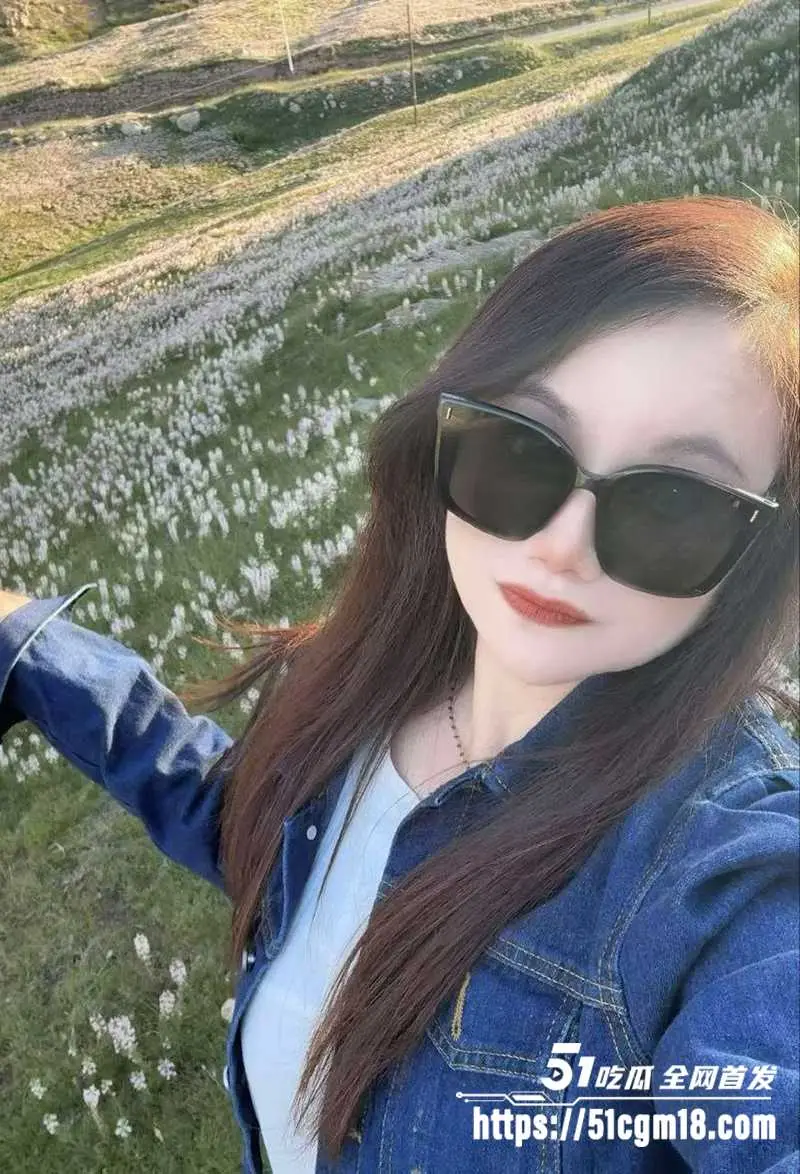 成都领克女神 彭老师 脚踏多船用逼换钱 酒店出轨缠绵视频被扒! 图1