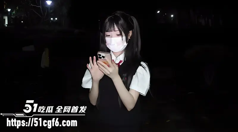 网黄美少女 萌宅卡 新作玩具试用师 JK制服双洞开发 深插震穴玩到翻白眼 图1