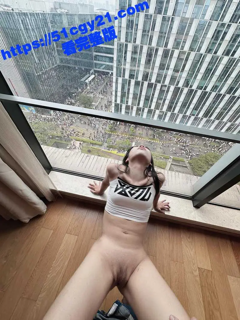 广州琶洲萤火虫漫展落地窗前做爱后续！超长版做爱视频以及主角自拍视角独家曝光！ 图7