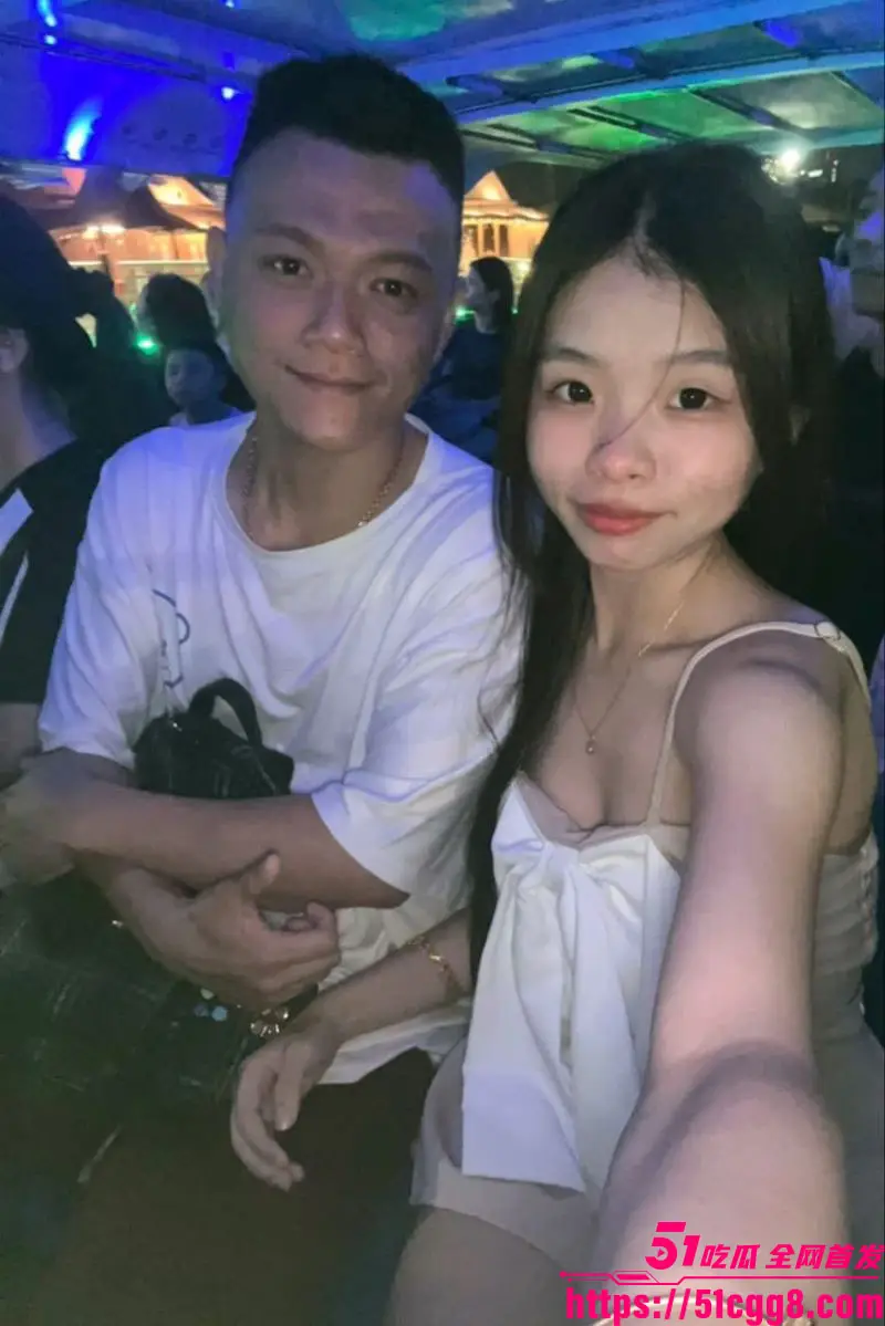 马来西亚日里 大学生载女学生开房 前先躲车里肛塞后入狂干 巧遇巡警敲窗当场吓尿 大尺度性爱视频流出！ 图2