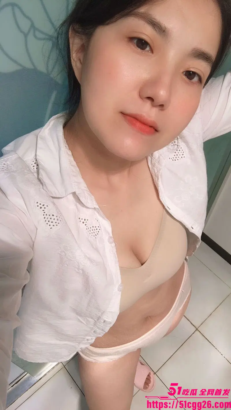 推特极品少妇 yuanxiang 露脸做爱视频流出 风韵人妻微醺醉态迷人 浴室尿道口清晰出水特写 骚浪勾引欲火焚身! 图4