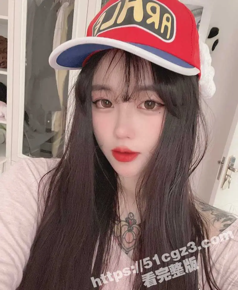 快手00后嫩妹网红 喜欢小羊 全网约炮撩骚 巨乳自慰直播撩拨粉丝 化身淫娃寻找冤大头猎物 图1