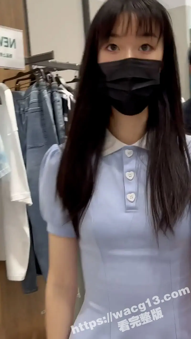 抄底大神美女底裤探测器又拉铃了 商场一路跟踪抄底短裙美女 白色的内裤关不住想出来透气的毛毛！ 图2