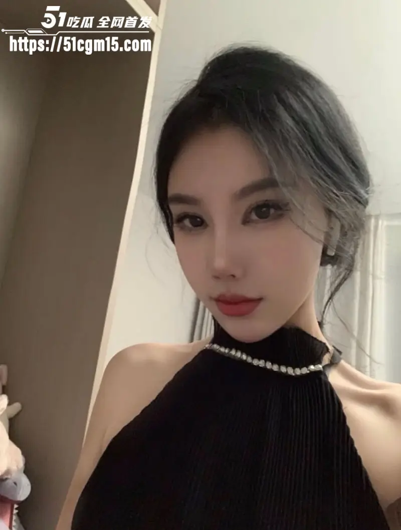广东小主播 刘妮 跟榜一性爱视频泄漏 看似女神实则母狗 笔挺美乳一线天骚穴被大哥肆意玩弄 看得人心跳加速! 图3