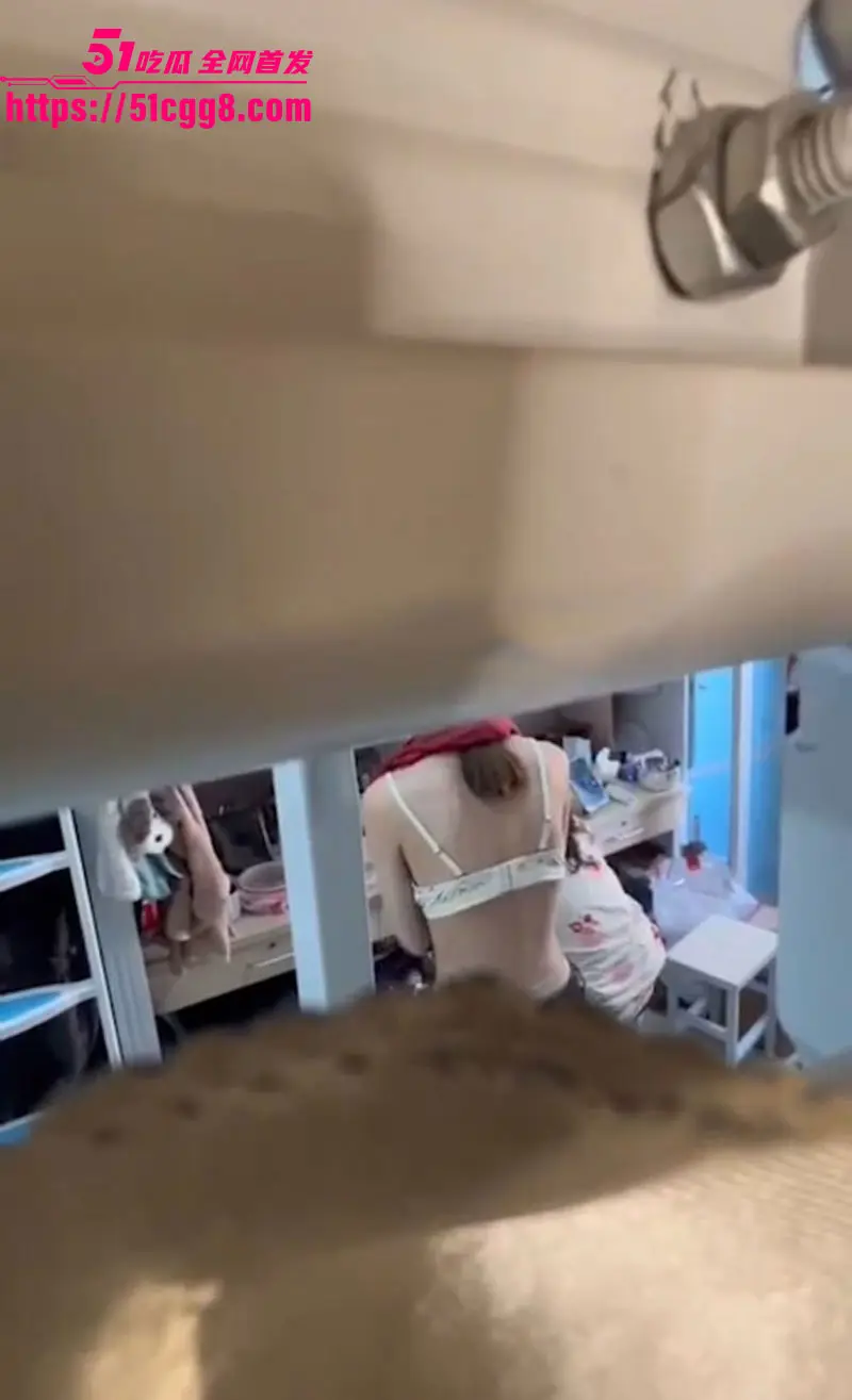 女大学生偷拍舍友浴后私密视频流出 第一视角紧张刺激 浴室白嫩娇躯全裸露出 画面香艳无比! 图8