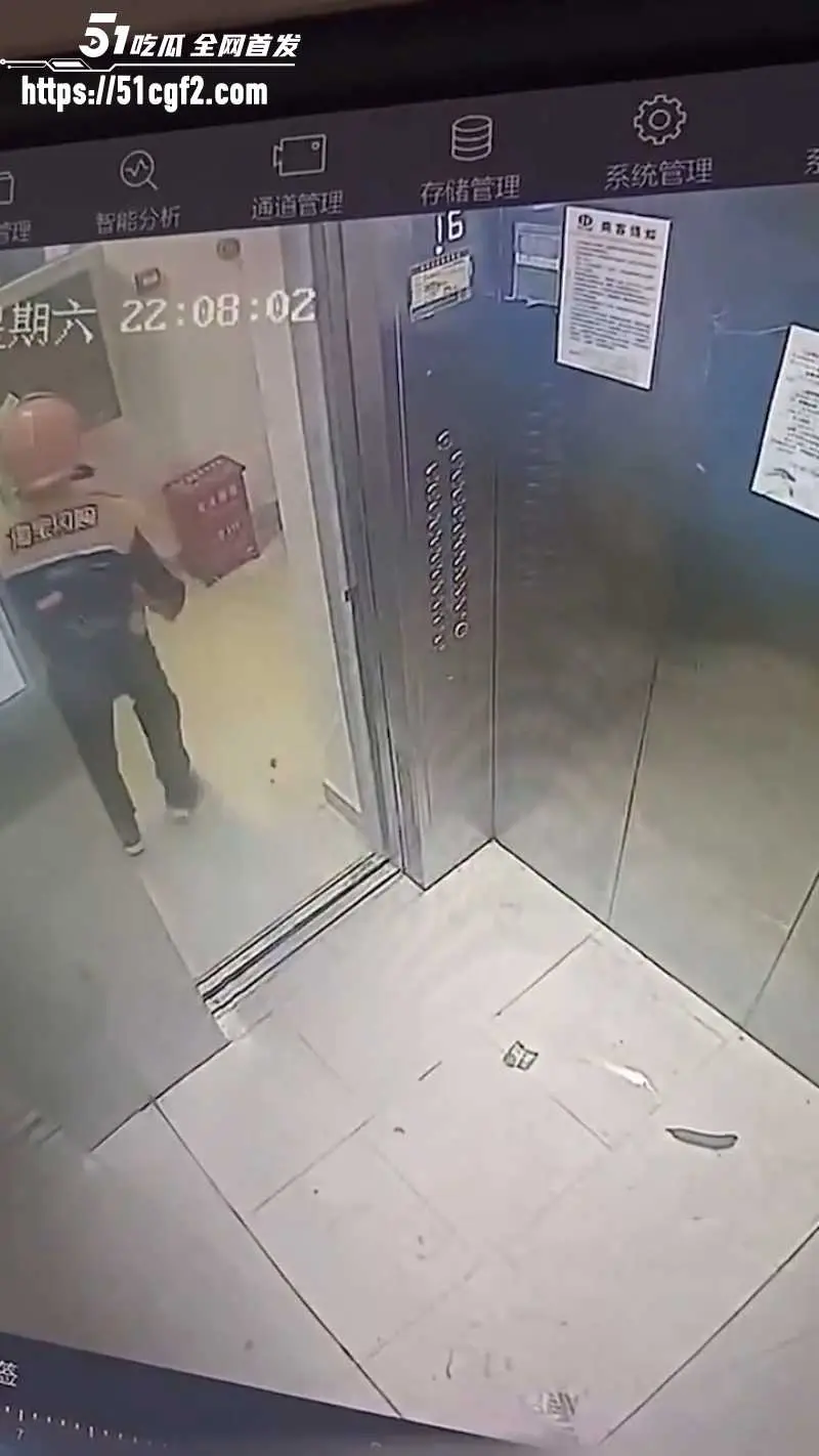 云南大便哥 淘宝外卖员 送餐途中在电梯拉屎 监控视频瞬间火爆出圈! 图6