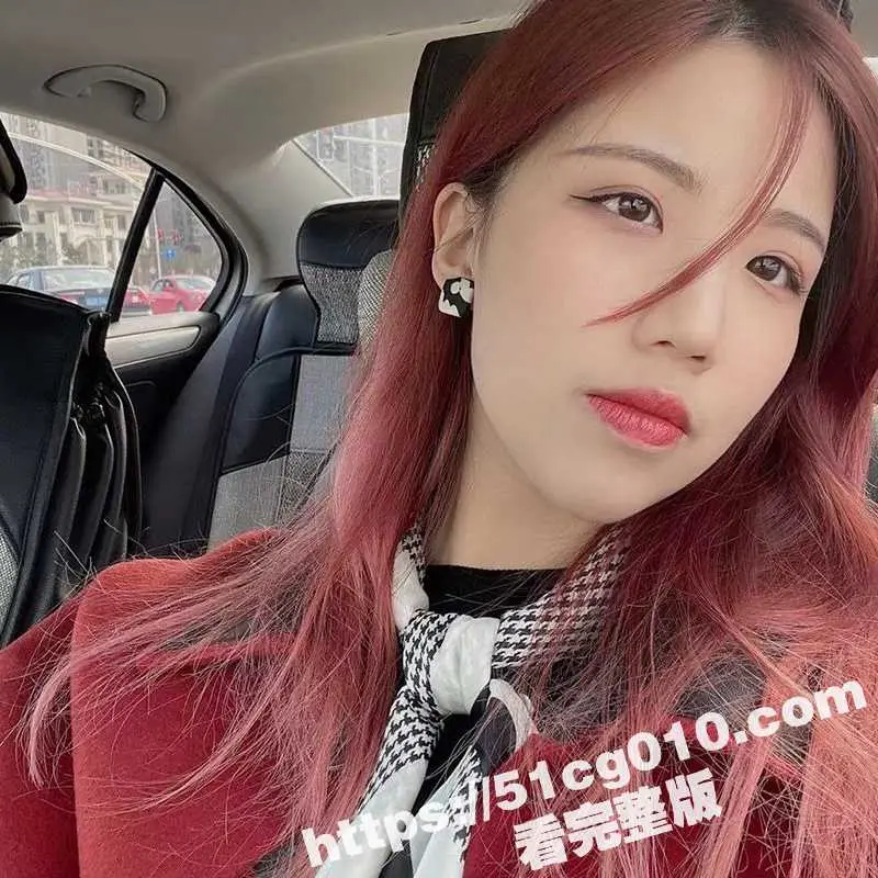 反差母狗 宋羽媞 身着情趣内衣与男友玩强奸爆操 楼道露出口交太浪！ 图1