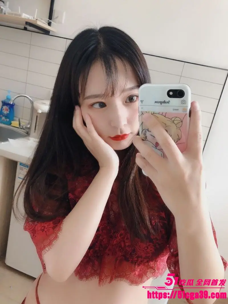 超高颜值美女私拍口交视图流出 丰满美胸呼之欲出 樱唇紧裹肉棒深喉到根 尽显反差魅力！ 图2