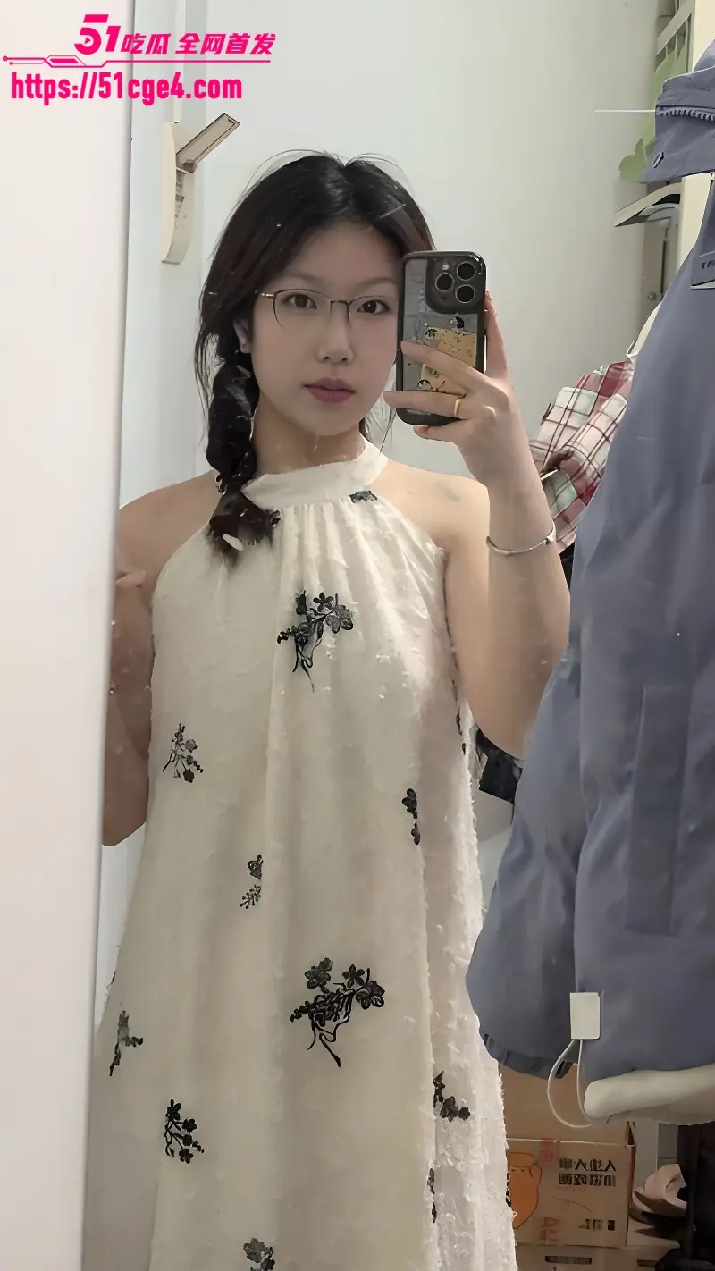山东女老师私拍被曝 深喉舔屌口技高超 性感酮体被肆意玩弄 销魂淫叫蚀骨入心！ 图2